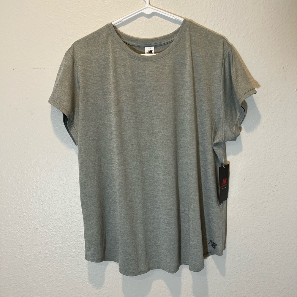 NWT New Balance Relaxed Fit Athletic Shirt. Womens XL
